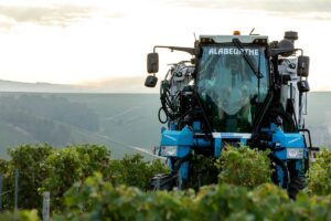Vendanges mécanisées domaine Servin Chablis
